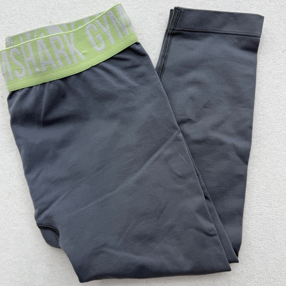 Gymshark‎ Womens M Medium Grey Seamless Cropped Leggings Capri Athletic Workout
